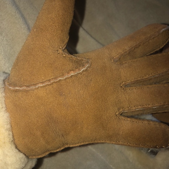 Ugg gloves - Picture 3 of 4